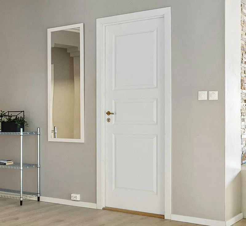 White Symmetrical 3‑Vertical‑Panel Recessed Moulded Interior Door, Solid Shaker‑Style Swing Door for Wholesale Residential & Multi‑Unit Developments